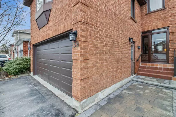 Vaughan, ON L4J 6C1,59 Millbank CT