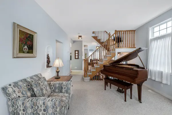 Georgina, ON L4P 3E9,957 Lake DR E