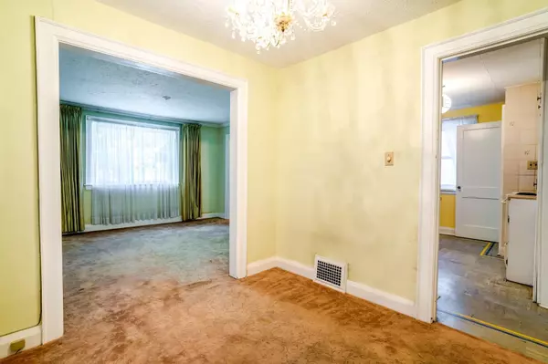 Toronto W04, ON M9N 2G3,9 Wadsworth BLVD