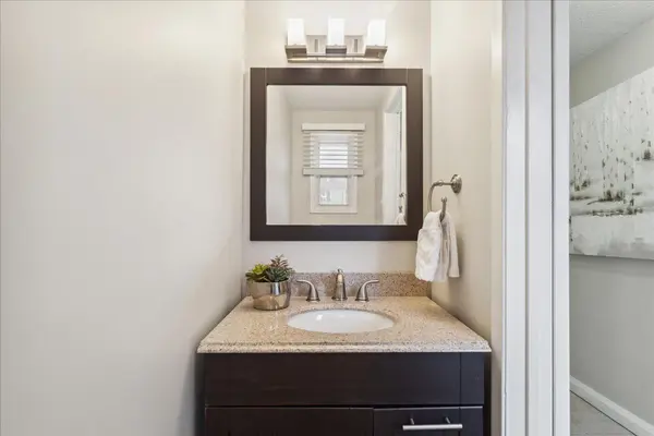 Milton, ON L9T 3V8,235 Bronte ST S #82