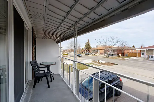 Toronto W05, ON M3N 2G1,250 Hullmar DR