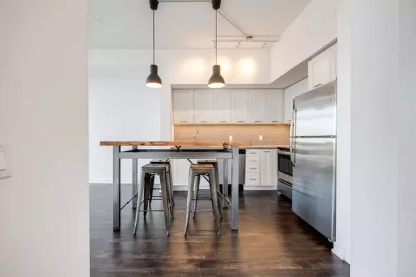 Toronto W06, ON M8V 1A4,2200 Lake Shore BLVD W #2805