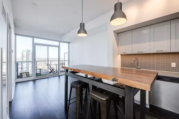 Toronto W06, ON M8V 1A4,2200 Lake Shore BLVD W #2805