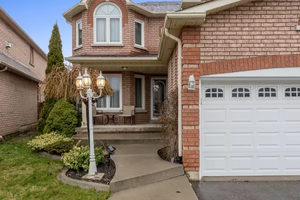 Brampton, ON L7A 1H3,31 Fenflower CT