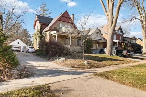 London, ON N6A 4A3,917 COLBORNE ST