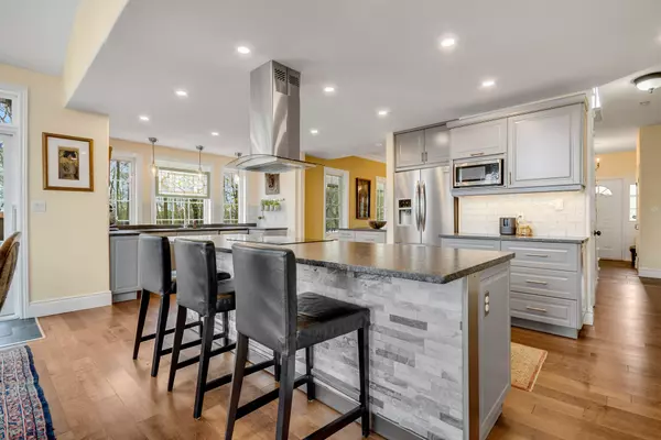 Kingston, ON K7K 7J8,15 Schooner DR