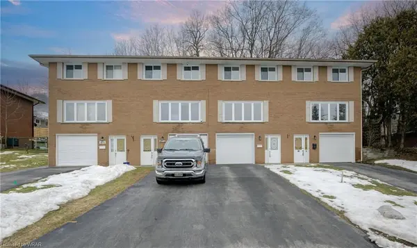 Cambridge, ON N1S 3N2,40 Borden ST E #4