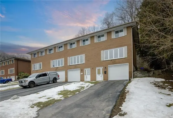 Cambridge, ON N1S 3N2,40 Borden ST E #4