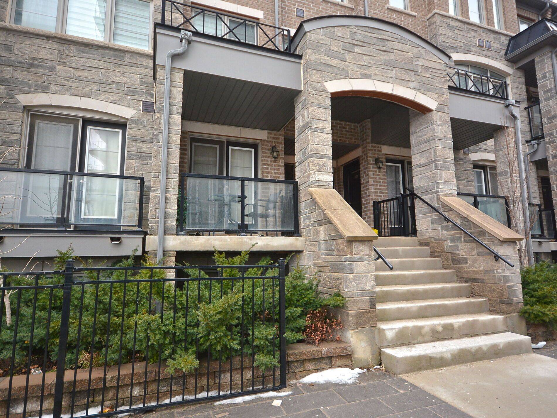 Brampton, ON L7A 4S6,200 Veterans DR #70