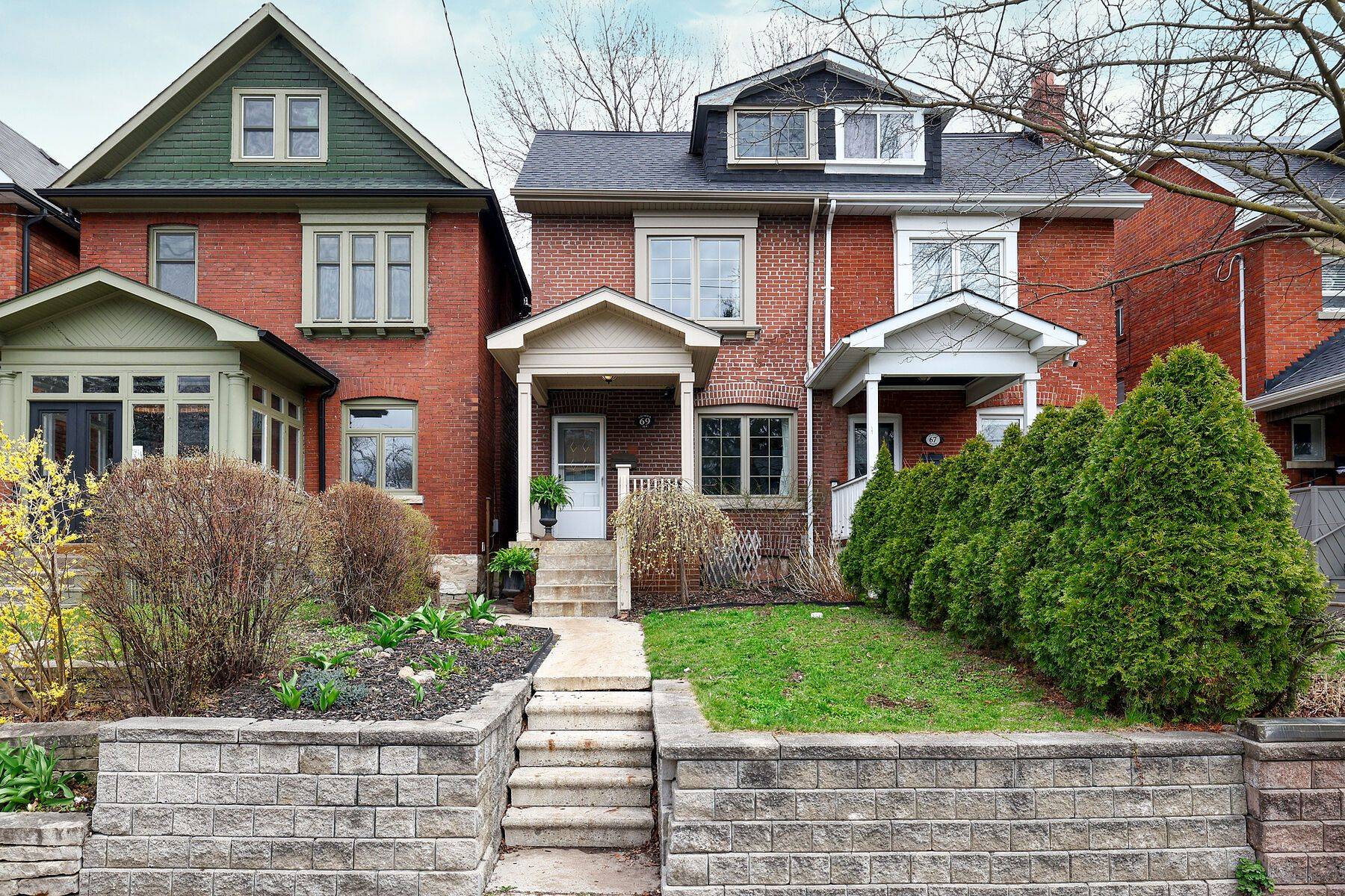 Toronto W02, ON M6P 3A8,69 Gilmour AVE