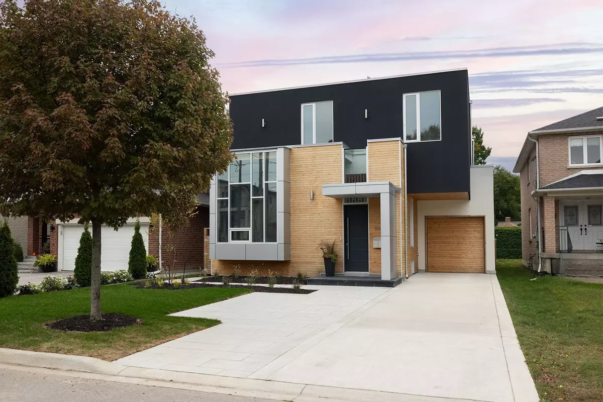 Mississauga, ON L5E 1R9,886 Ninth ST