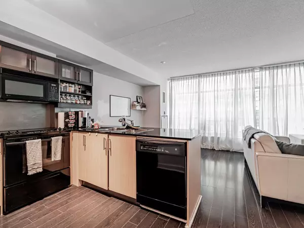 Toronto C01, ON M5V 3W9,350 Wellington ST W #426