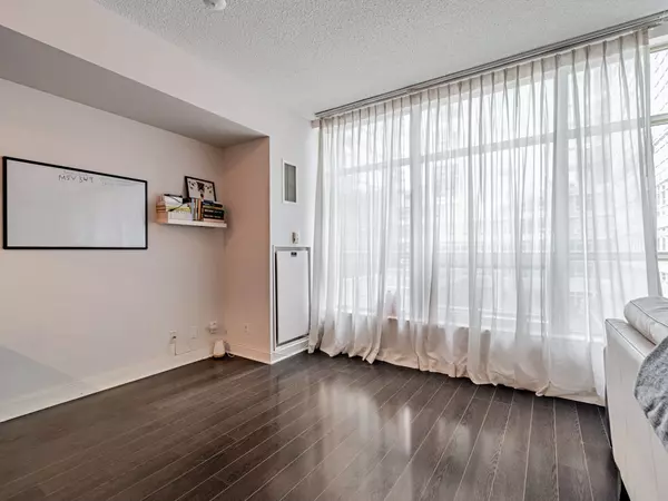 Toronto C01, ON M5V 3W9,350 Wellington ST W #426