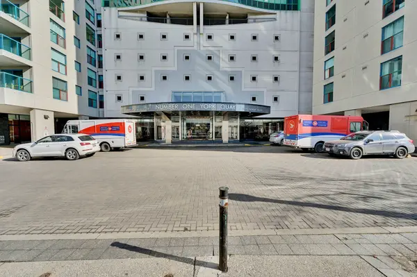 Toronto C01, ON M5J 2H2,99 Harbour SQ #1408