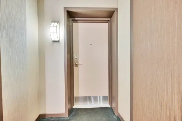 Toronto C01, ON M5J 2H2,99 Harbour SQ #1408