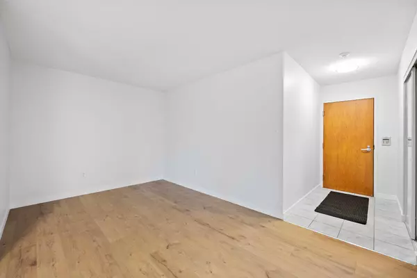 Toronto C07, ON M2N 6Z6,23 Lorraine DR #1515