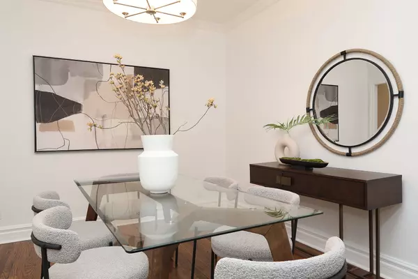 Toronto C10, ON M4S 1B4,733 Merton ST