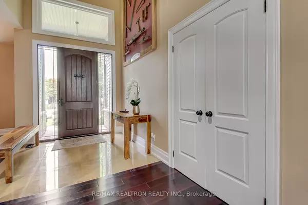 Georgina, ON L0E 1S0,597 Lake DR E