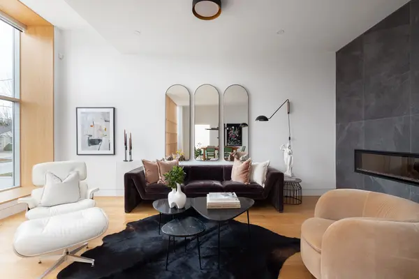 Mississauga, ON L5E 1R9,886 Ninth ST