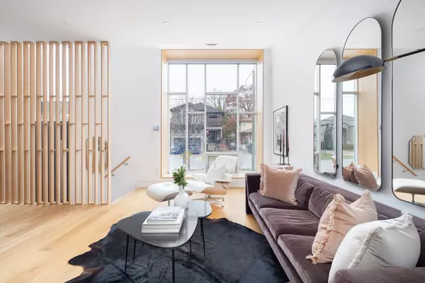 Mississauga, ON L5E 1R9,886 Ninth ST