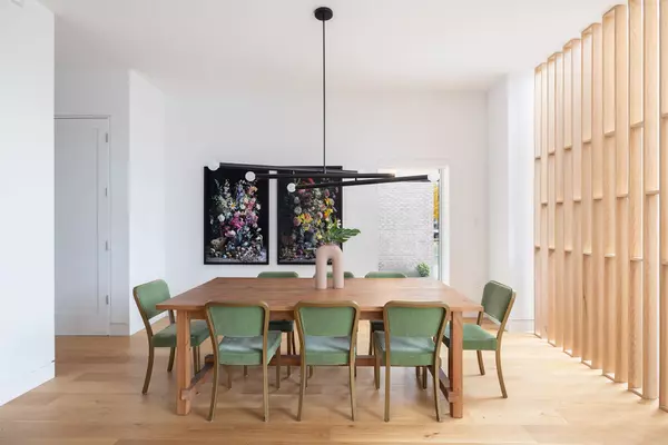 Mississauga, ON L5E 1R9,886 Ninth ST