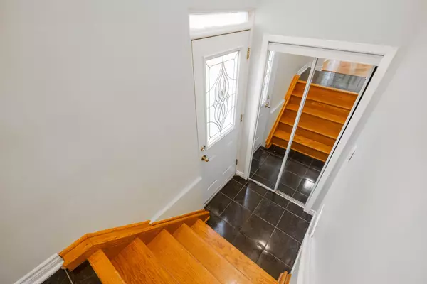 Toronto W05, ON M3N 1T8,14 Bamford CRES