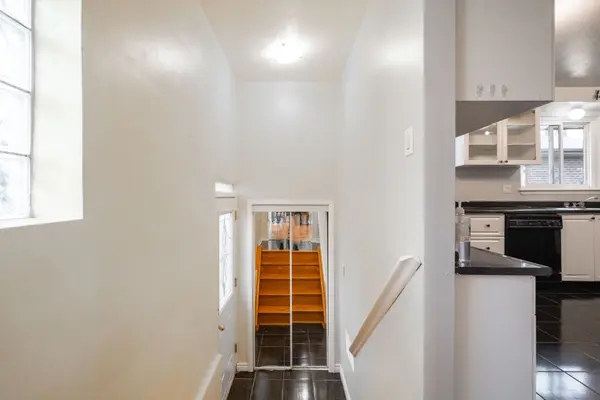 Toronto W05, ON M3N 1T8,14 Bamford CRES