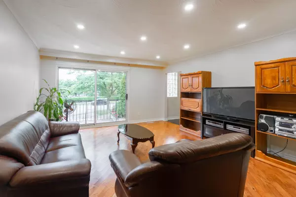 Toronto W05, ON M3N 1T8,14 Bamford CRES