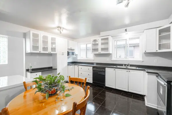 Toronto W05, ON M3N 1T8,14 Bamford CRES