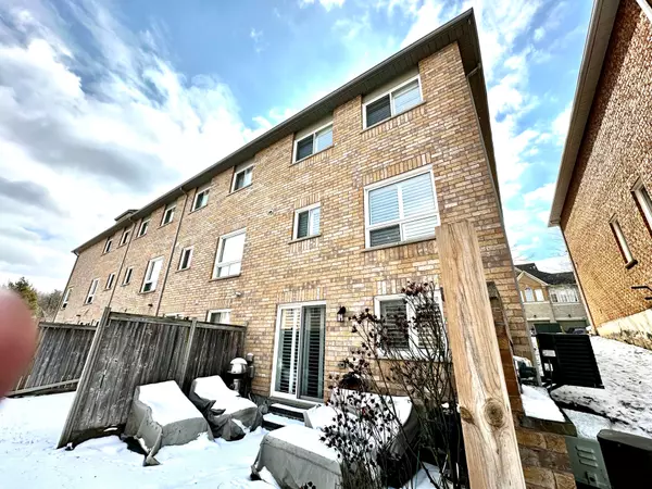 Mississauga, ON L5M 7J1,5260 Mcfarren BLVD #105