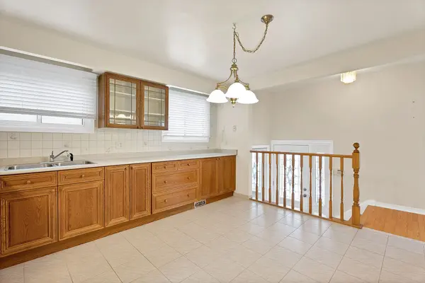 Toronto W05, ON M3L 2E7,72 Arleta AVE