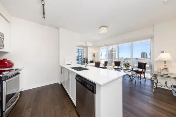 Mississauga, ON L5B 0J7,4011 Brickstone Mews #1405