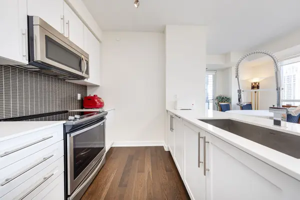 Mississauga, ON L5B 0J7,4011 Brickstone Mews #1405