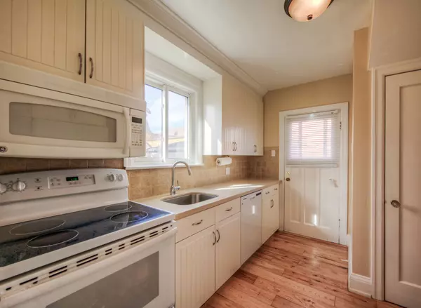 Kitchener, ON N2M 3T6,83 Russel ST