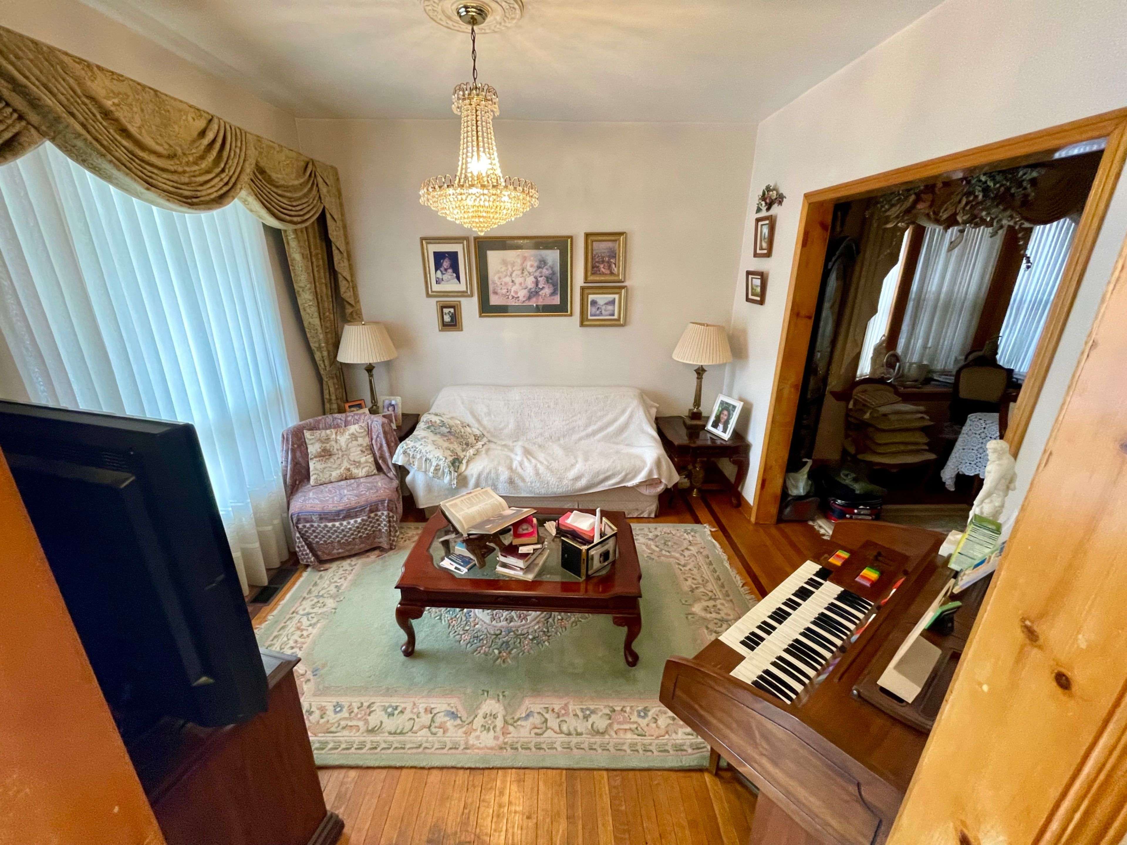 Toronto C01, ON M6H 3S3,83 Margueretta ST