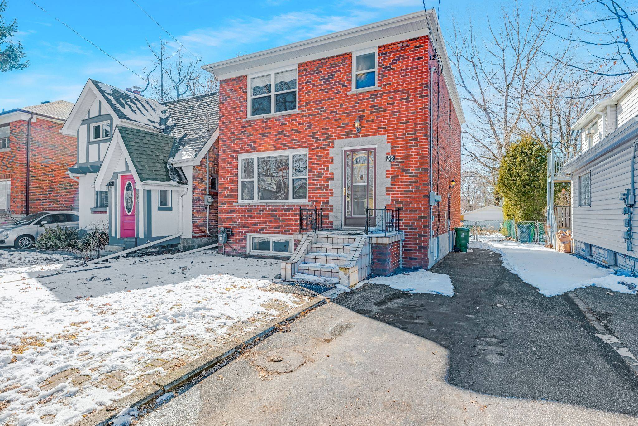 Toronto E06, ON M1L 3Y8,32 Mcdonald AVE