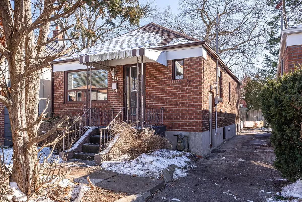 Toronto E03, ON M4C 2L2,331 Lumsden AVE