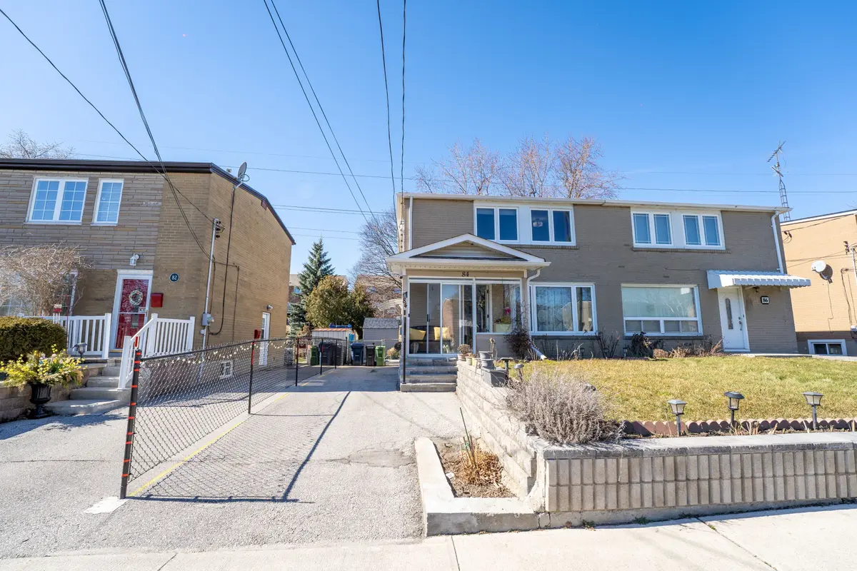 Toronto E04, ON M1L 1Y5,84 Chestnut CRES