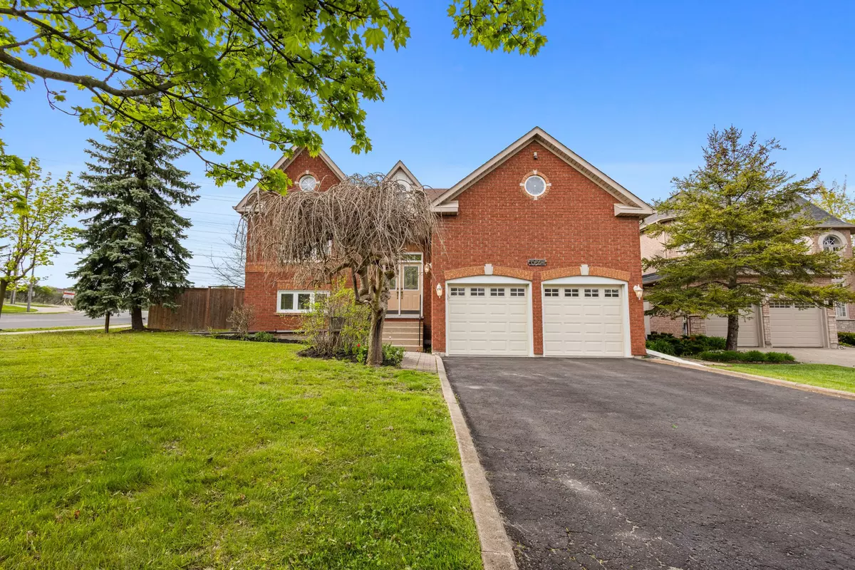 Pickering, ON L1X 2T3,1724 Hadrian CT