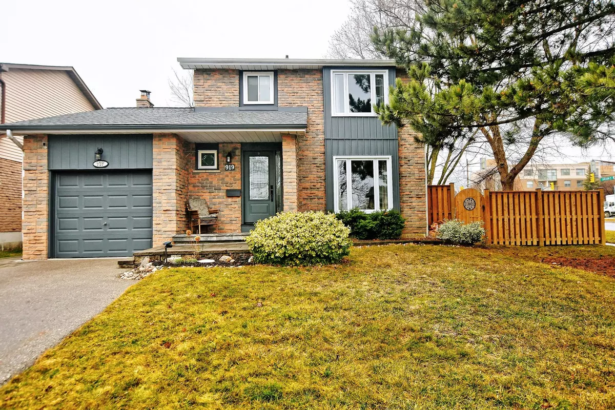 Newmarket, ON L3Y 2E4,919 Arnold CRES