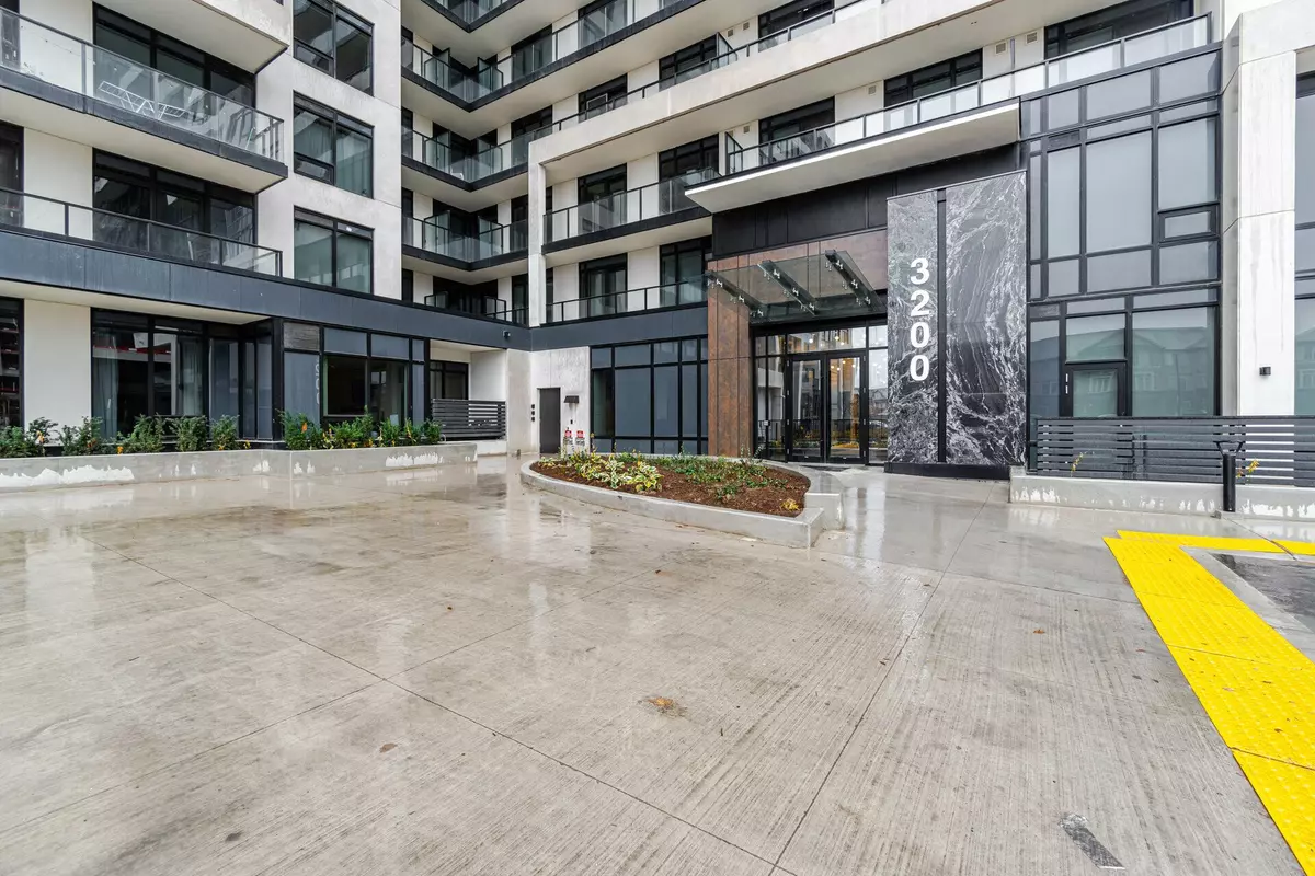Oakville, ON L6H 7C2,3200 William Coltson AVE #423