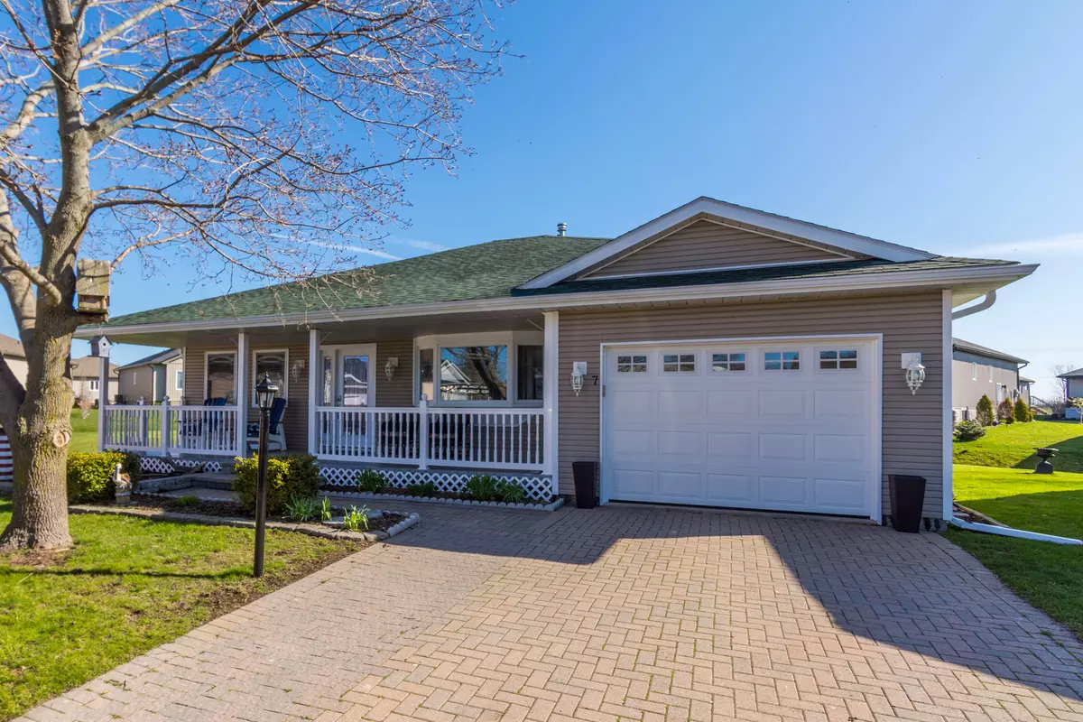 Prince Edward County, ON K0K 3L0,7 Quaker CT