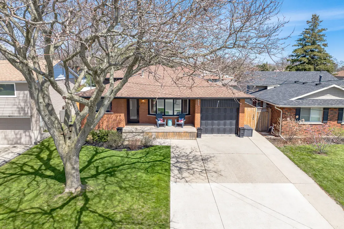 Hamilton, ON L9C 2E1,202 SAN PEDRO DR