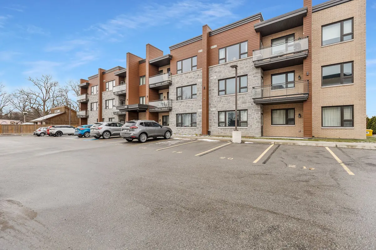 Lucan Biddulph, ON N0M 2J0,263 BUTLER ST #202