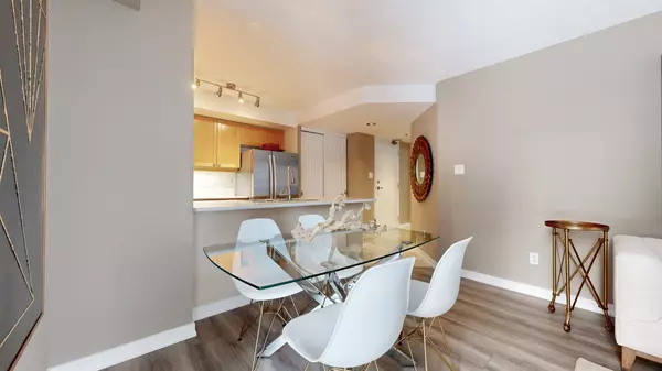 Toronto C10, ON M4P 3J2,188 Redpath AVE #609