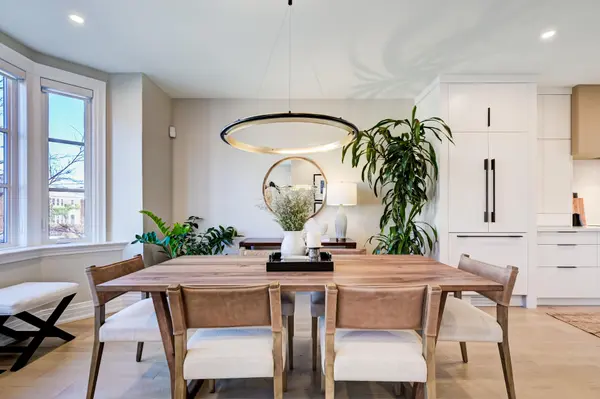 Toronto C11, ON M4G 2R7,501 Broadway AVE