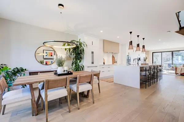 Toronto C11, ON M4G 2R7,501 Broadway AVE