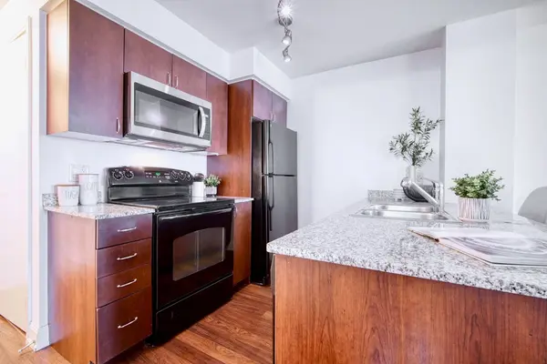 Toronto C10, ON M4S 3H8,2191 Yonge ST #1907