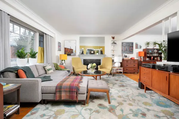 Toronto C11, ON M4G 2P9,2 Richlea CIR