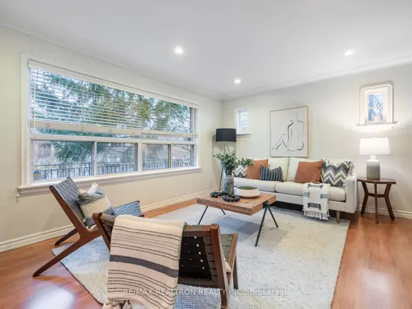 Toronto C06, ON M3H 3C2,61 Collinson BLVD